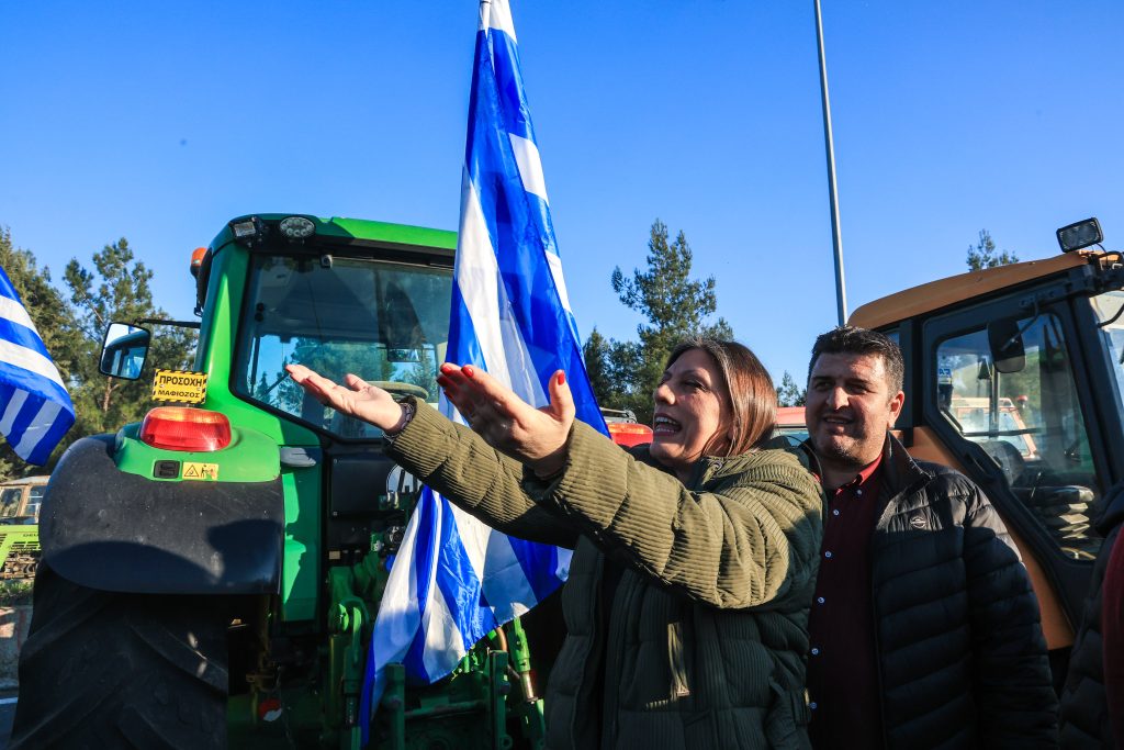 Στα μπλόκα η Κωνσταντοπούλου: Κάτω τα χέρια απο‌ τους αγρότες – Είμαι στο πλευρό τους