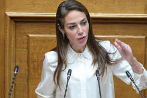 Σφοδρή αντίδραση Μιχαηλίδου στις δηλώσεις Βαρουφάκη για τη χρήση ναρκωτικών