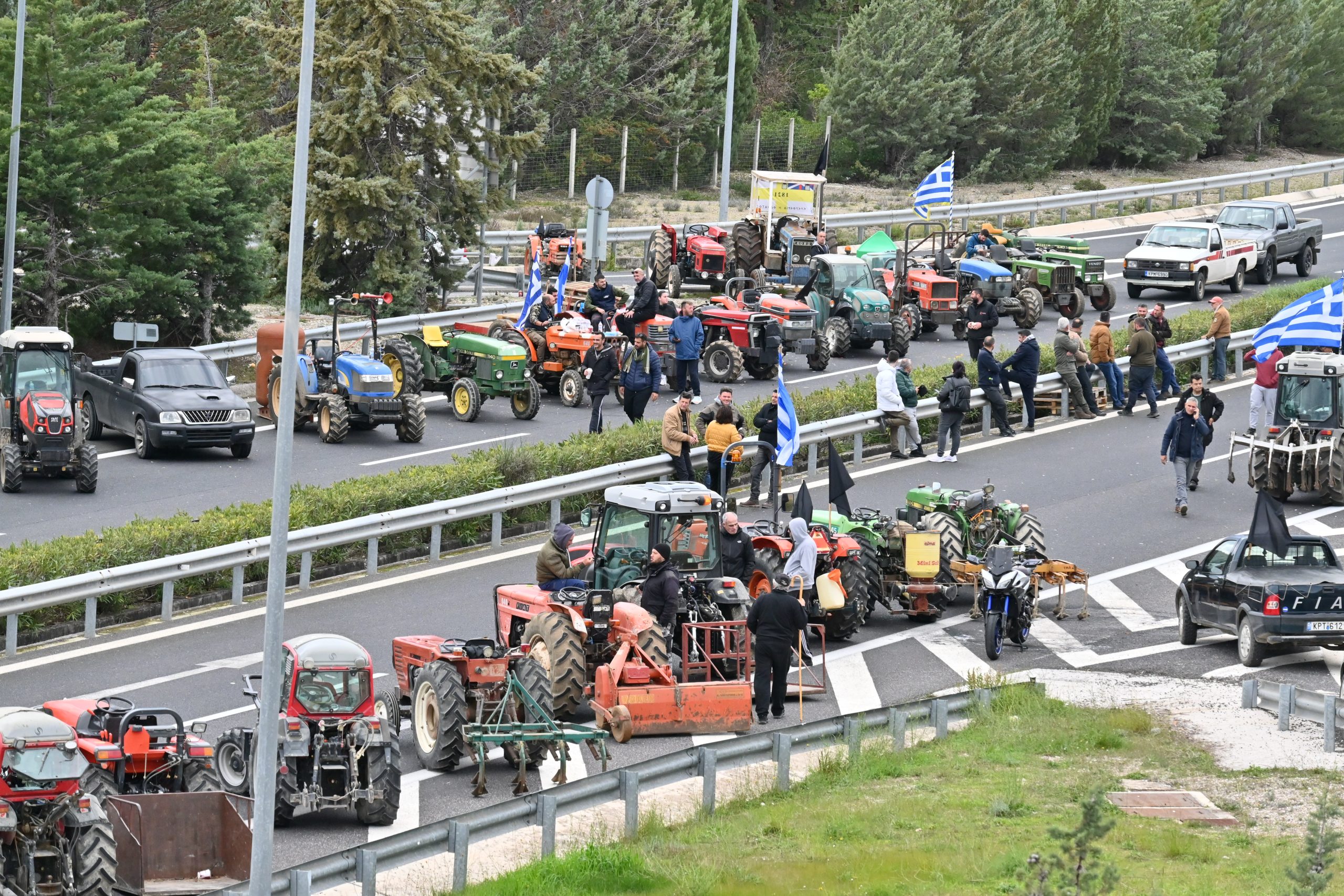 &Alpha;&gamma;&rho;ό&tau;&epsilon;&sigmaf;: &laquo;&Delta;&epsilon;&nu; &pi;ά&mu;&epsilon; &gamma;&iota;&alpha; &delta;&iota;&alpha;&pi;&rho;&alpha;&gamma;&mu;&alpha;&tau;&epsilon;ύ&sigma;&epsilon;&iota;&sigmaf; &sigma;&alpha;&nu; &zeta;&eta;&tau;&iota;ά&nu;&omicron;&iota;&raquo; &ndash; &Kappa;&lambda;&iota;&mu;&alpha;&kappa;ώ&nu;&omicron;&upsilon;&nu; &epsilon;&nu; &alpha;&nu;&alpha;&mu;&omicron;&nu;ή &tau;&omega;&nu; &kappa;&upsilon;&beta;&epsilon;&rho;&nu;&eta;&tau;&iota;&kappa;ώ&nu; &alpha;&nu;&alpha;&kappa;&omicron;&iota;&nu;ώ&sigma;&epsilon;&omega;&nu;