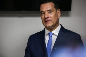 Άδωνις Γεωργιάδης: Σκληρή αντιπαράθεση στο X για τρολ που απάντησε για λογαριασμό του