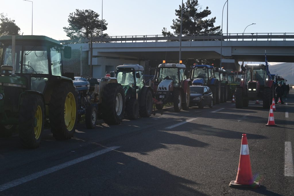 Δημογλίδου: Δικογραφία για τα τρακτέρ που μπήκαν ξαφνικά στην εθνική οδό, στη Νεμέα
