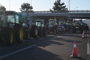 Δημογλίδου: Δικογραφία για τα τρακτέρ που μπήκαν ξαφνικά στην εθνική οδό, στη Νεμέα