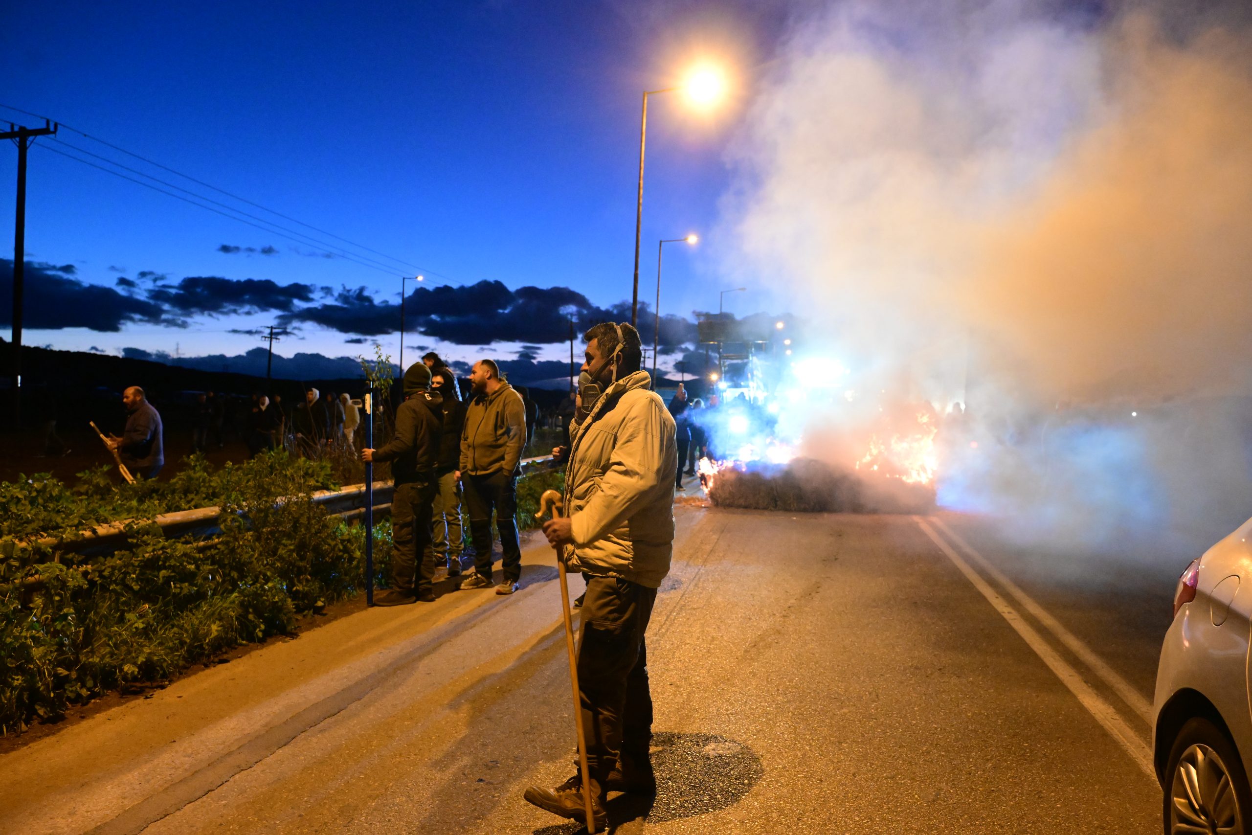 Έ&nu;&tau;&alpha;&sigma;&eta; &mu;&epsilon;&tau;&alpha;&xi;ύ &alpha;&gamma;&rho;&omicron;&tau;ώ&nu; &kappa;&alpha;&iota; &alpha;&sigma;&tau;&upsilon;&nu;&omicron;&mu;ί&alpha;&sigmaf; &sigma;&tau;&eta; &Theta;ή&beta;&alpha;