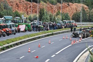 Αγρότες: Το Μαξίμου μετρά τις 40 μέρες χάσματος – Τι έδειξαν οι δημοσκοπήσεις