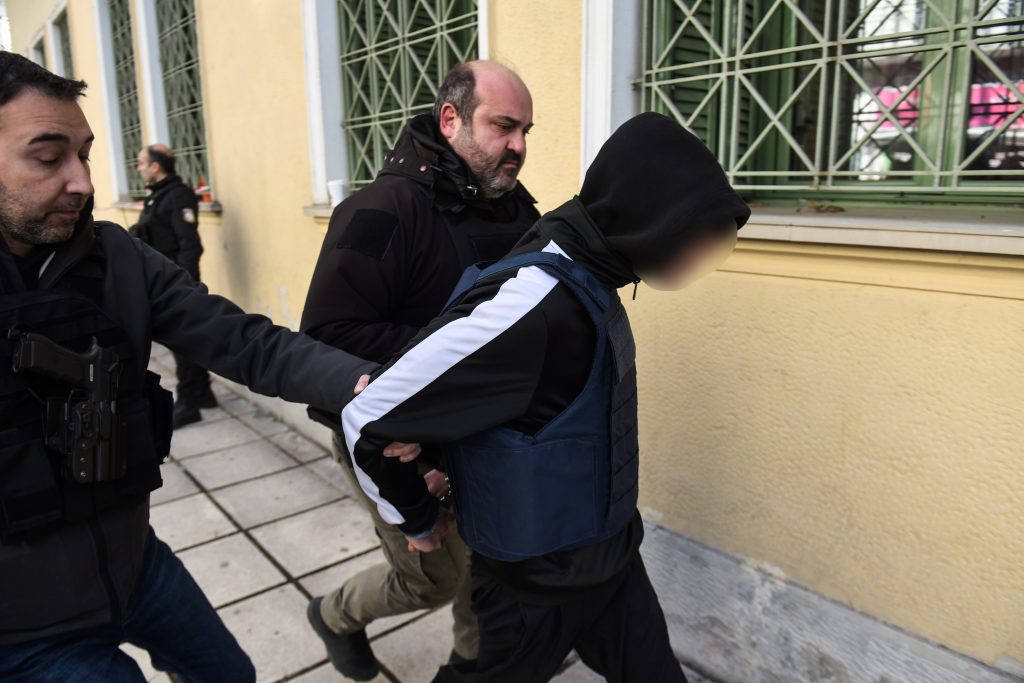 Σέρρες: Απολογείται ο 16χρονος για τον θάνατο του 17χρονου – Συγκέντρωση φίλων και συγγενών έξω από τα Δικαστήρια