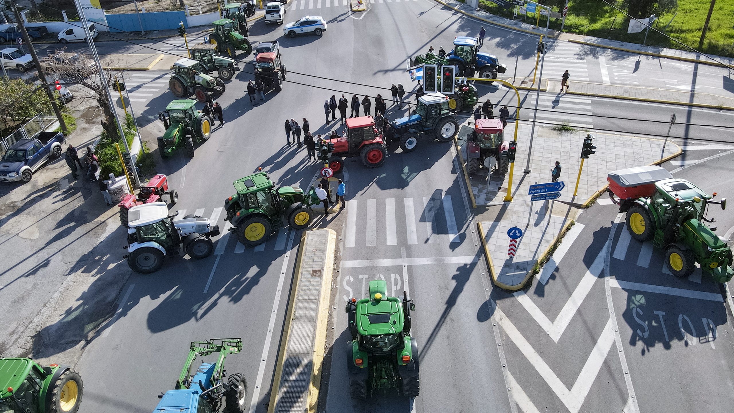 &Kappa;&omicron;&zeta;ά&nu;&eta;: &Alpha;&gamma;&rho;ό&tau;&epsilon;&sigmaf; &kappa;&lambda;&epsilon;ί&nu;&omicron;&upsilon;&nu; &tau;&omicron; &mu;&epsilon;&sigma;&eta;&mu;έ&rho;&iota; &tau;&omicron;&nu; &kappa;ό&mu;&beta;&omicron; &tau;&eta;&sigmaf; &Mu;&pi;ά&rho;&alpha;&sigmaf; &Sigma;&iota;ά&tau;&iota;&sigma;&tau;&alpha;&sigmaf; &kappa;&alpha;&iota; &tau;&omicron;&nu; &kappa;ό&mu;&beta;&omicron; &Phi;&iota;&lambda;ώ&tau;&alpha;