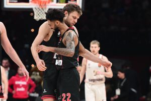 Ολυμπιακός-Μπάγερν Μονάχου 95-80: «Ρεσιτάλ» από Βεζένκοφ και Μιλουτίνοφ, τραυματίστηκε ο Μόρις