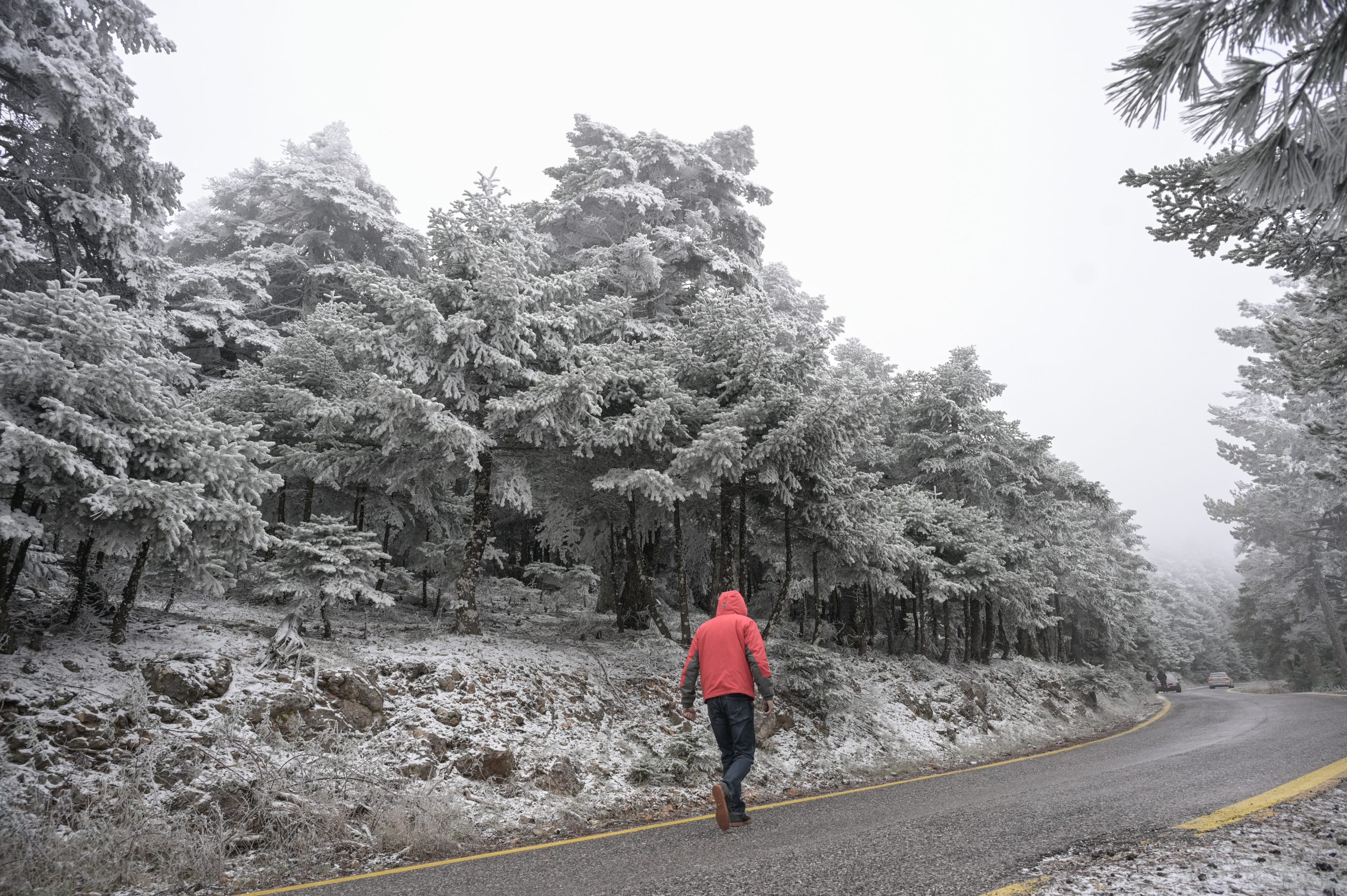 &Kappa;&alpha;&iota;&rho;ό&sigmaf;: &Chi;&epsilon;&iota;&mu;&omega;&nu;&iota;ά&tau;&iota;&kappa;&omicron; &sigma;&kappa;&eta;&nu;&iota;&kappa;ό &mu;&epsilon; &beta;&rho;&omicron;&chi;έ&sigmaf;, &chi;&iota;ό&nu;&iota;&alpha; &kappa;&alpha;&iota; &pi;&tau;ώ&sigma;&eta; &theta;&epsilon;&rho;&mu;&omicron;&kappa;&rho;&alpha;&sigma;ί&alpha;&sigmaf;