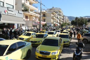 Νέο «χειρόφρενο» στα ταξί την Πέμπτη – Προγραμματίζουν αυτοκινητοπομπή προς το Μαξίμου