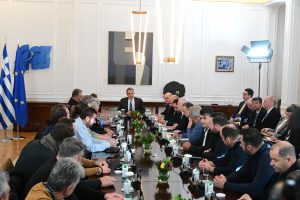 Αγρότες: Σε εξέλιξη η συνάντηση με τον Κυριάκο Μητσοτάκη, ποιοι εκπροσωπούν τις δύο πλευρές – Live όλες οι εξελίξεις