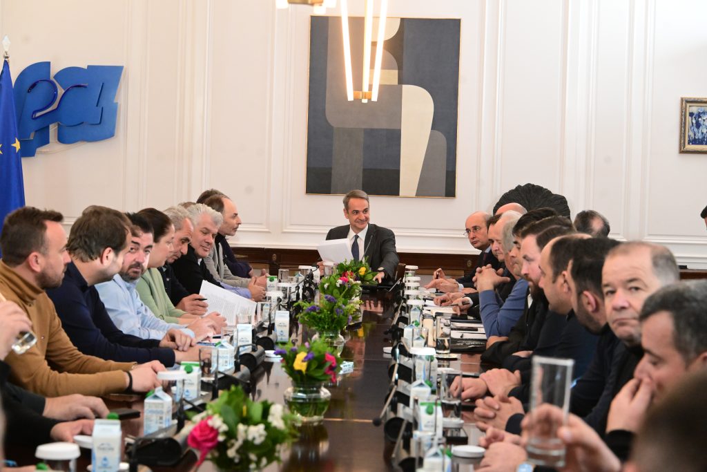 Μητσοτάκης σε αγρότες: Να δούμε τι περιθώρια βελτίωσης υπάρχουν – Τις εξελίξεις διαμορφώνουν οι παρόντες και όχι οι απόντες