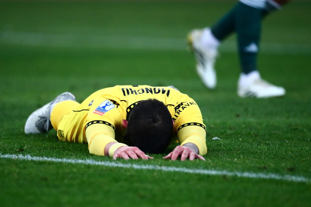 Οταν τα χάνεις και κάνεις… δώρα, δεν πας πουθενά