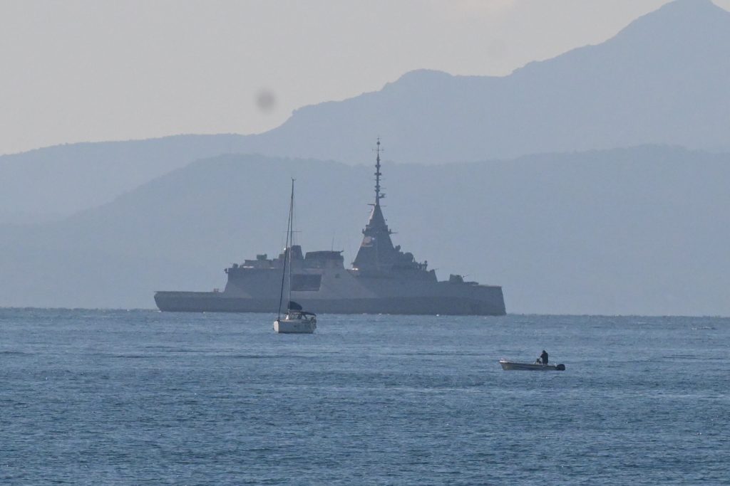 Φρεγάτα «Κίμων»: Live η υποδοχή της ελληνικής Belharra στο Σαρωνικό – Τιμές από «Αβέρωφ» και τριήρη «Ολυμπιάς»