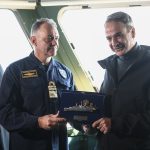 Μητσοτάκης από φρεγάτα «Κίμων»: Χρέος μου να παραδώσω μία πατρίδα πιο ασφαλή απ’ ό,τι την παρέλαβα