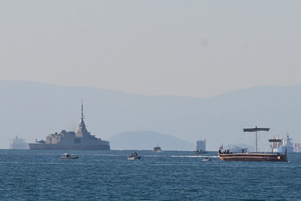 Φρεγάτα «Κίμων»: Η ιστορική συνάντηση με το θωρηκτό «Αβέρωφ» και την τριήρη «Ολυμπιάς» (video)