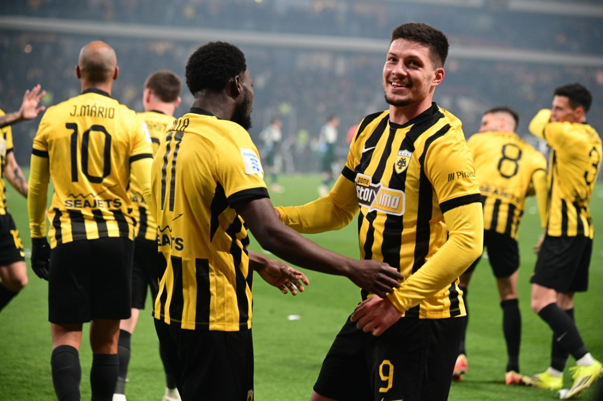 Super League: &Eta; &beta;&alpha;&theta;&mu;&omicron;&lambda;&omicron;&gamma;ί&alpha; &mu;&epsilon;&tau;ά &tau;&eta; &nu;ί&kappa;&eta; &tau;&eta;&sigmaf; &Alpha;&Epsilon;&Kappa; &kappa;ό&nu;&tau;&rho;&alpha; &sigma;&tau;&omicron;&nu; &Pi;&alpha;&nu;&alpha;&theta;&eta;&nu;&alpha;ϊ&kappa;ό (pic)