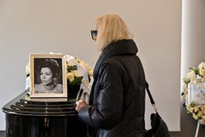 Το τελευταίο αντίο στη Μέλπω Ζαρόκωστα στο Α’ Νεκροταφείο