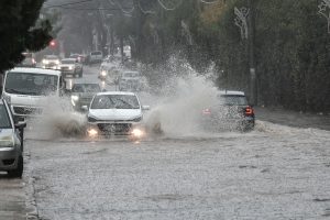 Νέα κύματα κακοκαιρίας με βροχές και καταιγίδες εντός της μέρας – Θα χτυπηθεί και η Αττική