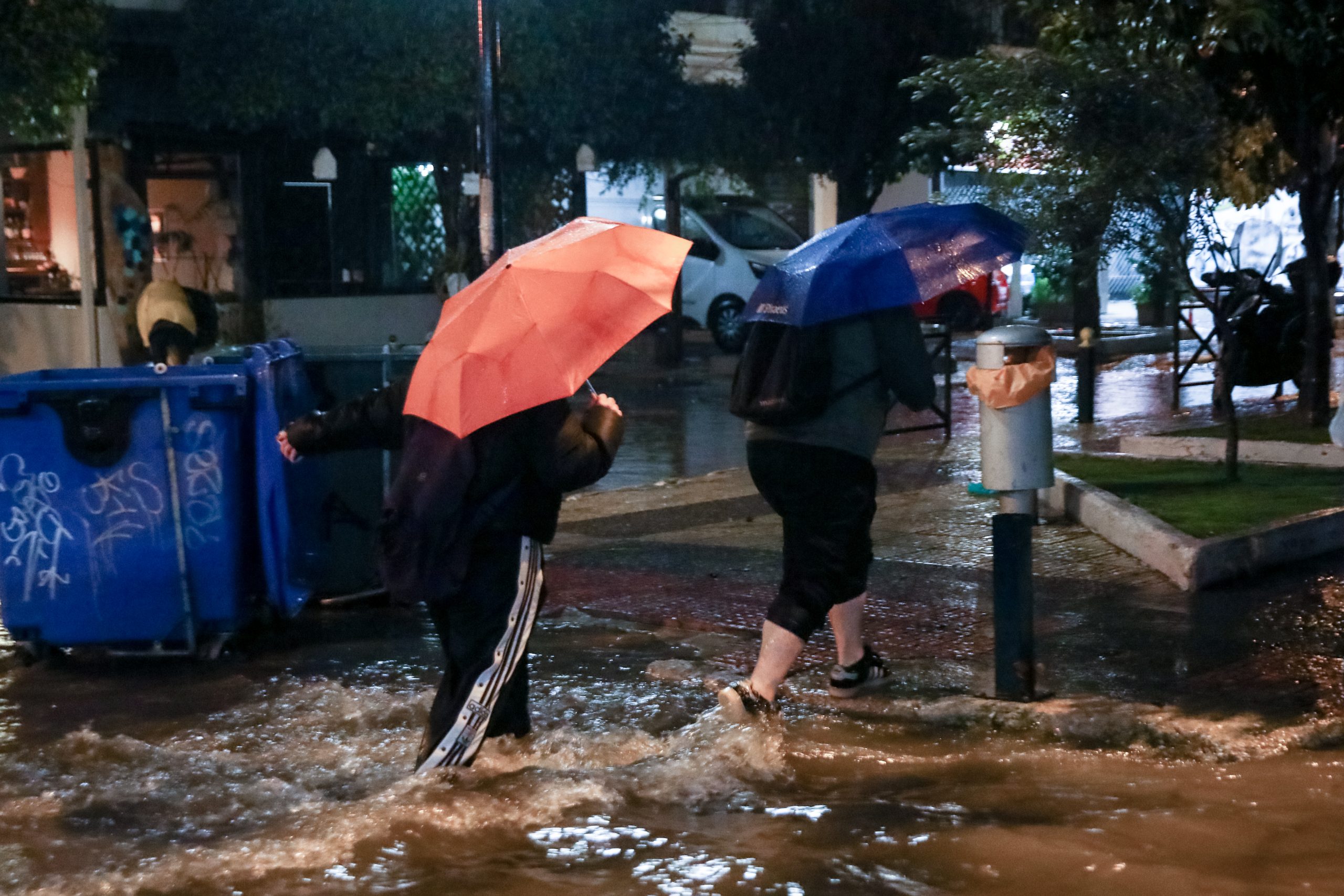 &Kappa;&alpha;&kappa;&omicron;&kappa;&alpha;&iota;&rho;ί&alpha;: &Sigma;&tau;&omicron; &epsilon;&pi;ί&kappa;&epsilon;&nu;&tau;&rho;&omicron; &xi;&alpha;&nu;ά &tau;&alpha; &nu;ό&tau;&iota;&alpha; &pi;&rho;&omicron;ά&sigma;&tau;&iota;&alpha; &tau;&eta;&sigmaf; &Alpha;&tau;&tau;&iota;&kappa;ή&sigmaf;, &omicron;&iota; &pi;&epsilon;&rho;&iota;&omicron;&chi;έ&sigmaf; &pi;&omicron;&upsilon; &epsilon;&pi;&eta;&rho;&epsilon;ά&zeta;&omicron;&nu;&tau;&alpha;&iota;