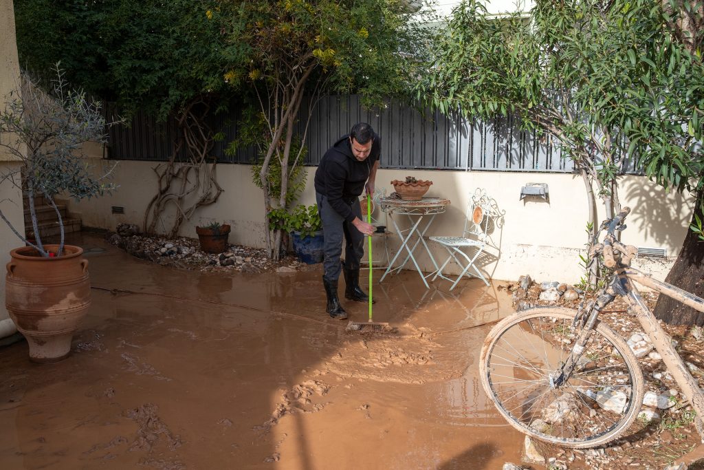Κακοκαιρία: Η Πυροσβεστική δέχτηκε πάνω από 1.500 κλήσεις στην Αττική