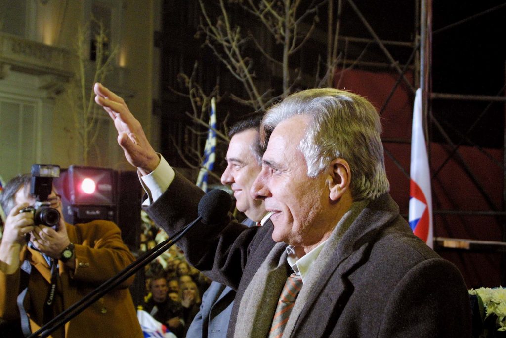 Η συγκινητική ανάρτηση της κόρης του Σπύρου Καρατζαφέρη: «Εσβησες ήρεμα στην αγκαλιά μου, καλή αντάμωση ήρωα μου»