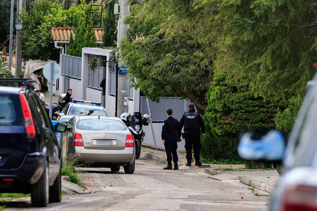 Γλυφάδα: Νεκρός άνδρας σε πορτμπαγκάζ αυτοκινήτου – Συνελήφθη ο γιος του, είχε σκοτώσει τη μητέρα του το 2014