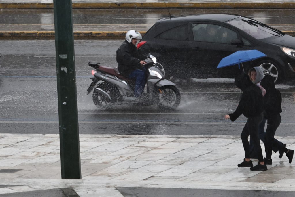 Κακοκαιρία: Δύσκολο 48ωρο με ισχυρές καταιγίδες, θυελλώδεις ανέμους και χιόνια – Πού θα «χτυπήσουν»