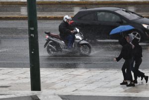 Κακοκαιρία: Πάνω από 43.000 κεραυνοί την Δευτέρα, ποιες περιοχές «βούλιαξαν» – Πώς θα κινηθούν τα φαινόμενα