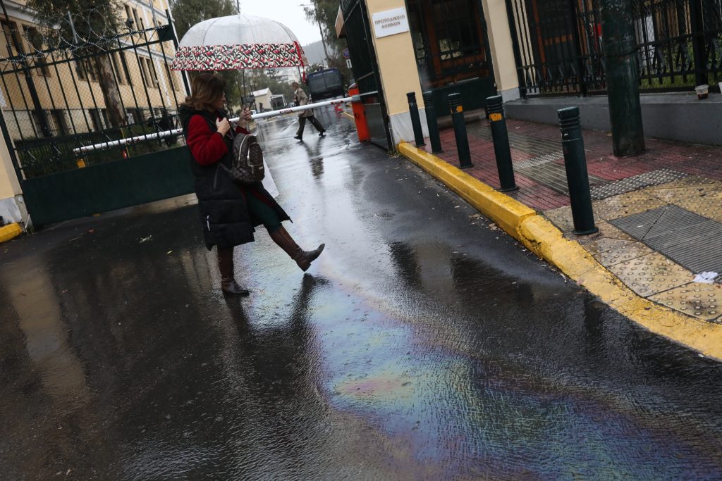 Καιρός: Αστάθεια το Σάββατο, Κυριακή με βροχές, καταιγίδες, χιόνια και πτώση θερμοκρασίας – Πρόγνωση της Ελίνας Καρέτσου