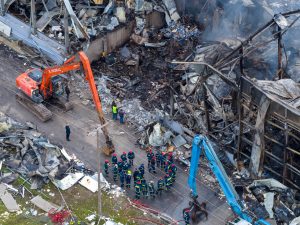 «Βιολάντα»: Βρέθηκε και η πέμπτη σορός στα συντρίμμια του εργοστασίου – Έρευνες για τα αίτια της τραγωδίας