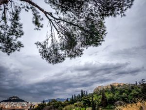 Καιρός: Πρόσκαιρη επιδείνωση την Πέμπτη με ισχυρά φαινόμενα – Πρόγνωση από την Ελίνα Καρέτσου