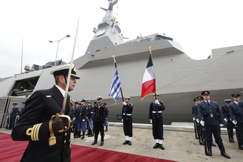 «Κίμων»: Η νέα ελληνική φρεγάτα Belharra ετοιμάζεται για την άφιξη της Γαλλίδας ΥΠΑΜ Καθρίν Βοτρίν και του ΥΕΘΑ Νίκου Δένδια