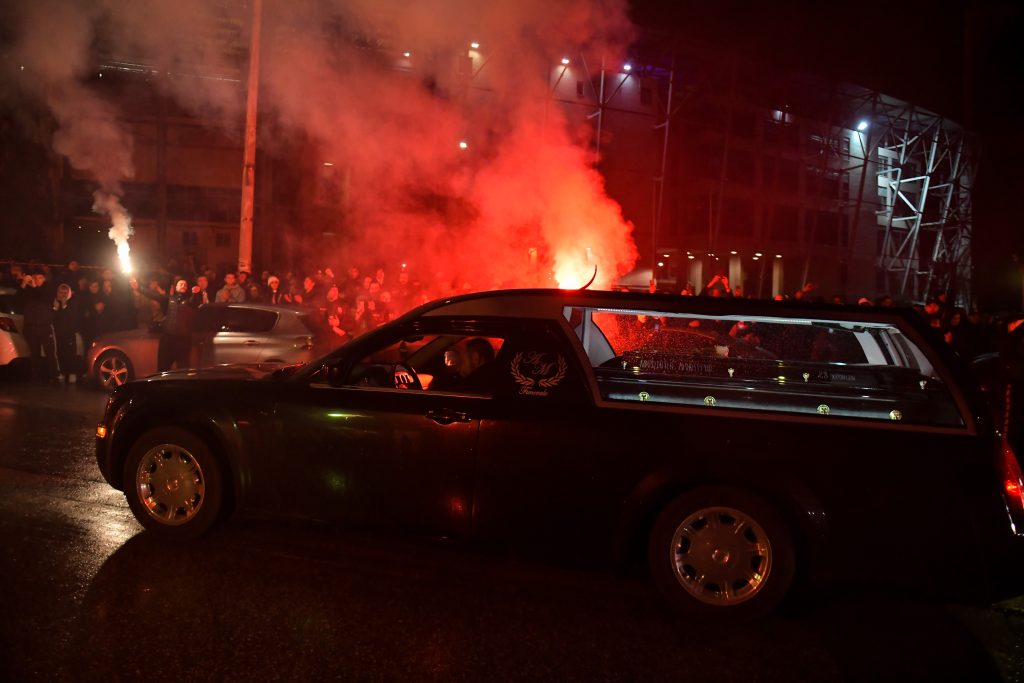Δυστύχημα στη Ρουμανία: Σε εξέλιξη η πορεία της πομπής με τις σορούς των 7 φιλάθλων προς την Τούμπα
