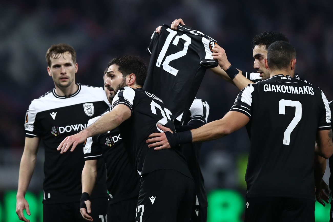 &Lambda;&iota;ό&nu; &ndash; &Pi;&Alpha;&Omicron;&Kappa; 4-2: Έ&pi;&alpha;&iota;&xi;&epsilon; &gamma;&iota;&alpha; &tau;&omicron;&upsilon;&sigmaf; &alpha;&delta;&iota;&kappa;&omicron;&chi;&alpha;&mu;έ&nu;&omicron;&upsilon;&sigmaf; &omicron;&pi;&alpha;&delta;&omicron;ύ&sigmaf; &tau;&omicron;&upsilon; &omicron; &delta;&iota;&kappa;έ&phi;&alpha;&lambda;&omicron;&sigmaf; &alpha;&lambda;&lambda;ά &laquo;&lambda;ύ&gamma;&iota;&sigma;&epsilon;&raquo; &sigma;&tau;&omicron; &tau;έ&lambda;&omicron;&sigmaf;