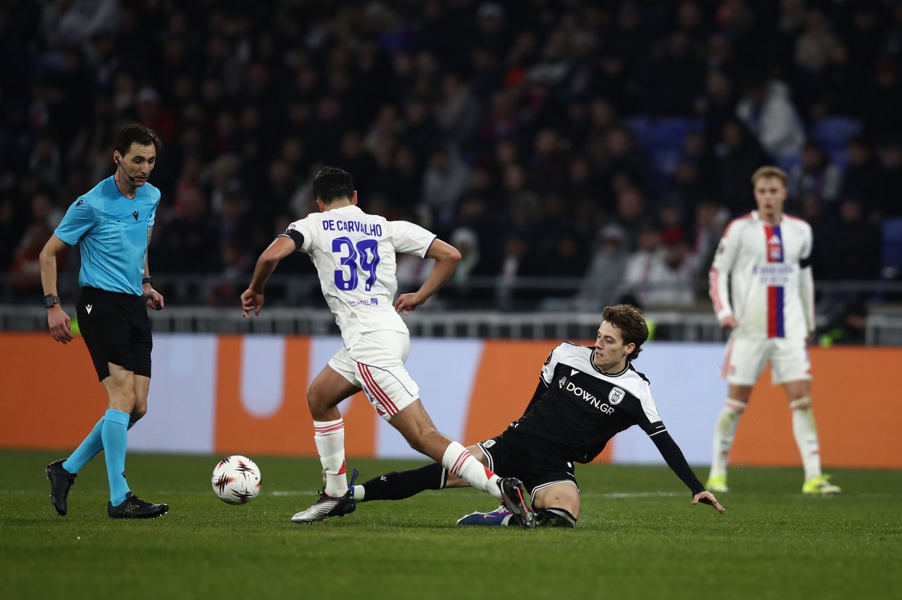 &Iota;&sigma;&omicron;&phi;ά&rho;&iota;&sigma;&epsilon; &eta; &Lambda;&upsilon;ώ&nu;, &alpha;&pi;&omicron;&beta;&lambda;ή&theta;&eta;&kappa;&epsilon;