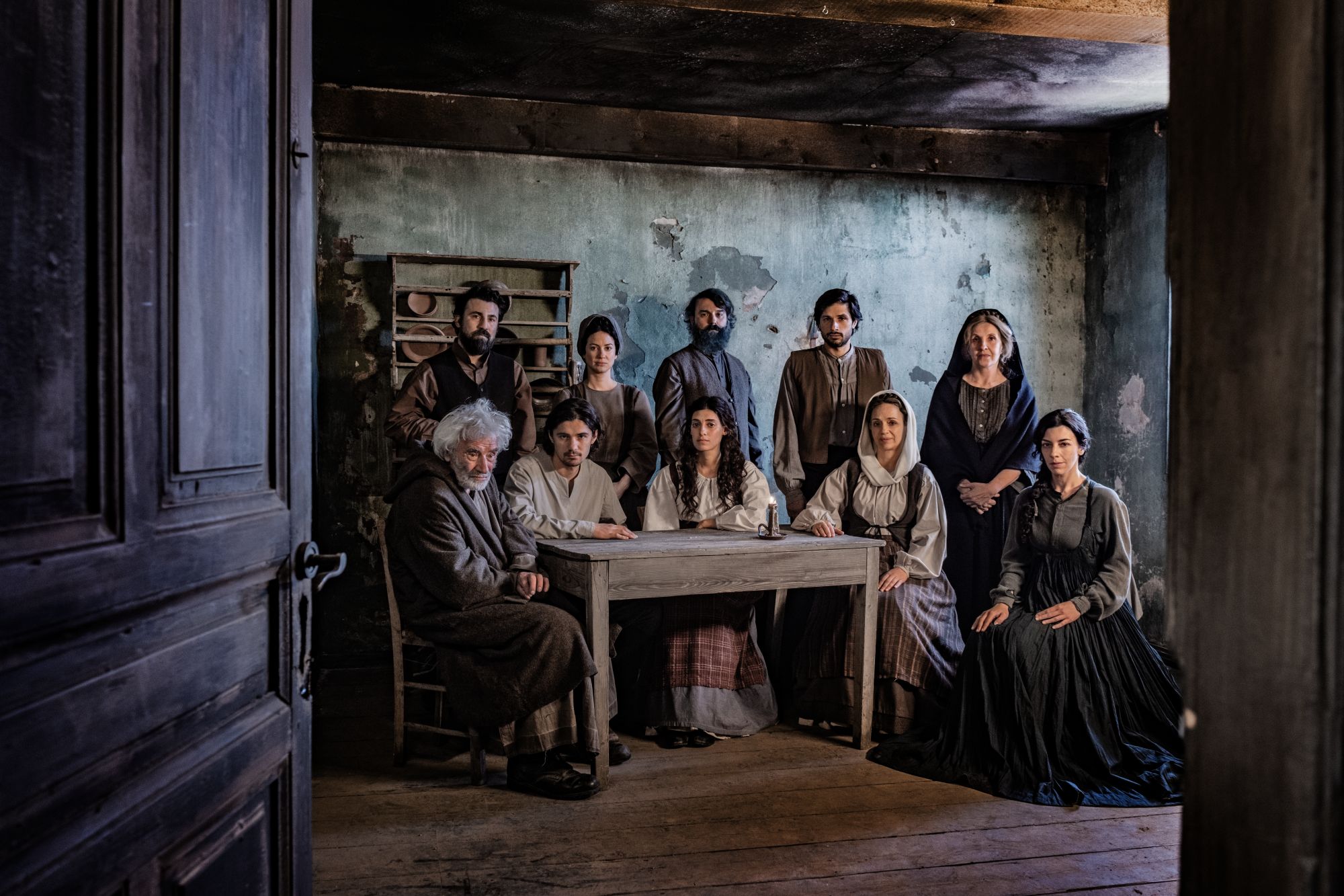 &laquo;&Omicron;&iota; &Alpha;&theta;ώ&omicron;&iota;&raquo;: &Gamma;&nu;&omega;&rho;ί&sigma;&tau;&epsilon; &tau;&omicron;&upsilon;&sigmaf; &chi;&alpha;&rho;&alpha;&kappa;&tau;ή&rho;&epsilon;&sigmaf; &tau;&eta;&sigmaf; &mu;&epsilon;&gamma;ά&lambda;&eta;&sigmaf; &pi;&alpha;&rho;&alpha;&gamma;&omega;&gamma;ή&sigmaf; &tau;&omicron;&upsilon; mega