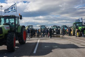 Νέο μήνυμα της κυβέρνησης για ραντεβού αγροτών με Μητσοτάκη την Τρίτη
