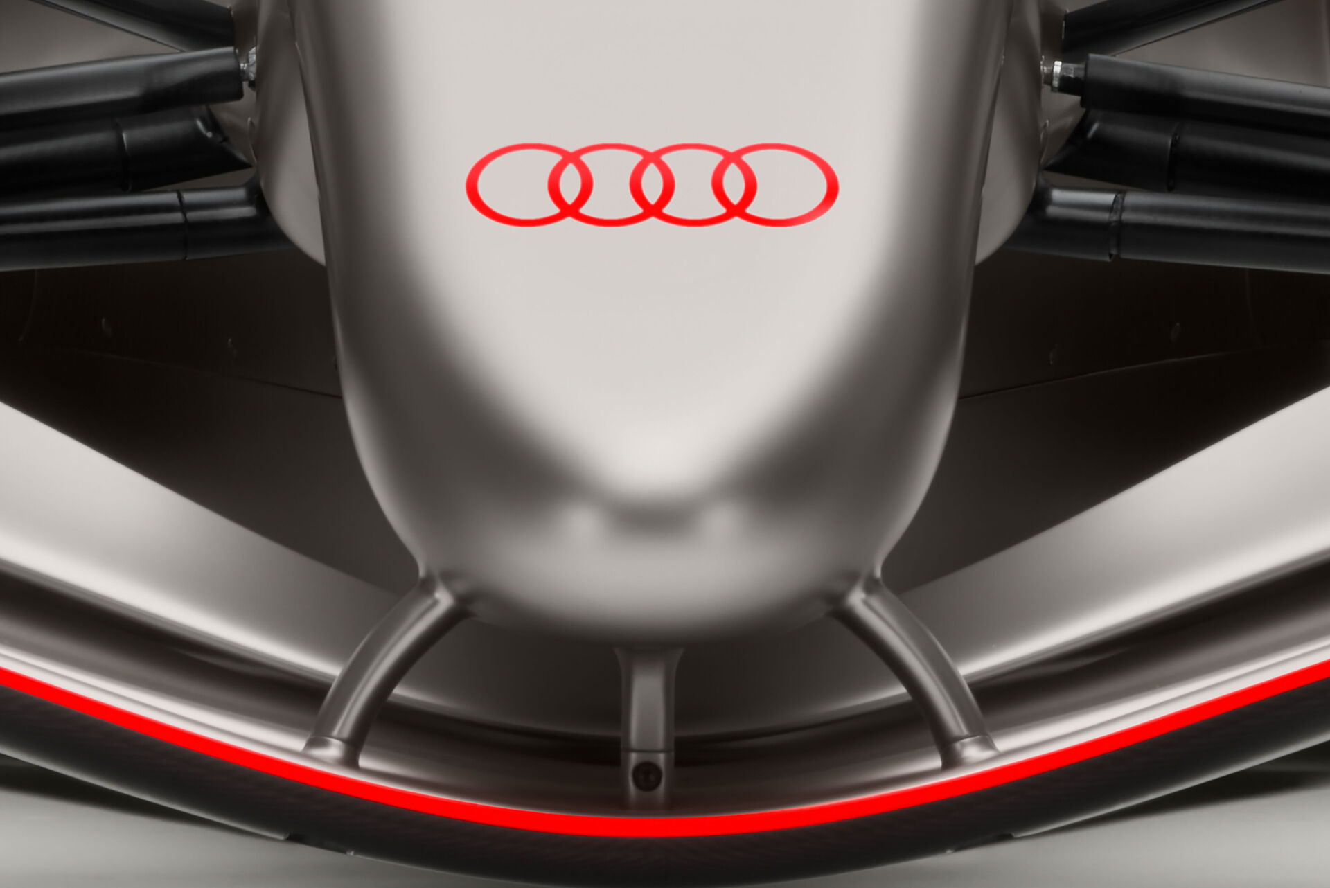 Audi Revolut F1 Team: &Epsilon;&beta;&alpha;&lambda;&epsilon; &mu;&pi;&rho;&omicron;&sigma;&tau;ά &tau;&omicron;&nu; &kappa;&iota;&nu;&eta;&tau;ή&rho;&alpha; &tau;&omicron;&upsilon; &mu;&omicron;&nu;&omicron;&theta;&epsilon;&sigma;ί&omicron;&upsilon; &tau;&eta;&sigmaf;