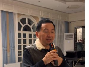 «Ας κρατήσουν οι χοροί» τραγουδά ο Κινέζος πρέσβης: Βίντεο από την κοπή της πίτας στην κινεζική πρεσβεία