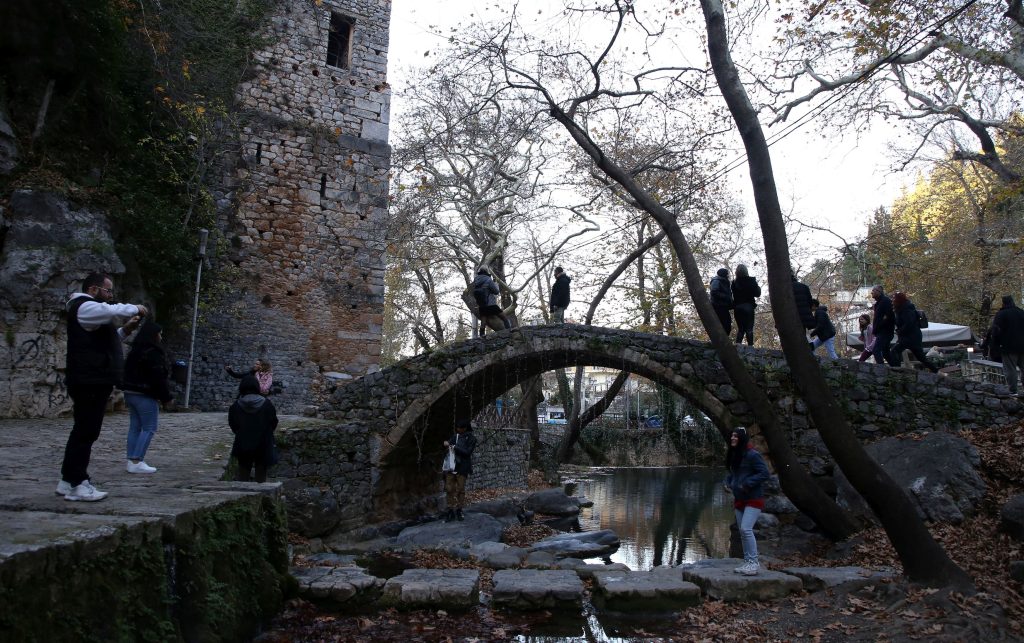 Κοινωνικός τουρισμός: Δωρεάν διακοπές έως 12 διανυκτερεύσεις – Επιδότηση ακτοπλοϊκών εισιτηρίων
