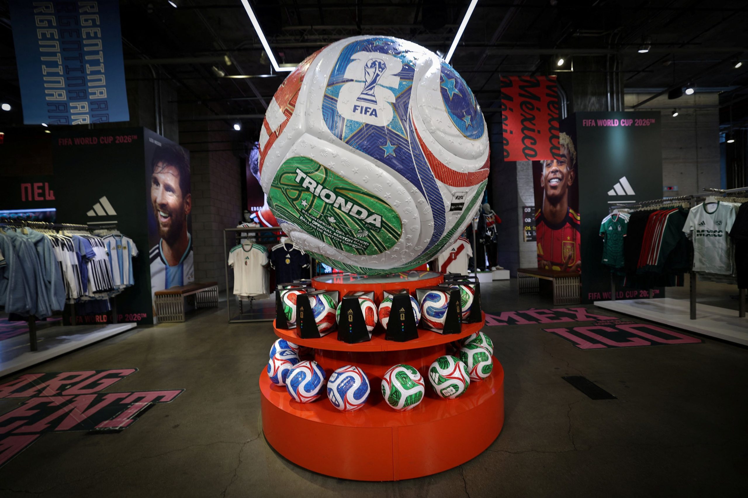 &Eta; &delta;&iota;&pi;&lambda;&omega;&mu;&alpha;&tau;ί&alpha; &tau;&omicron;&upsilon; &alpha;&theta;&lambda;&eta;&tau;&iota;&sigma;&mu;&omicron;ύ