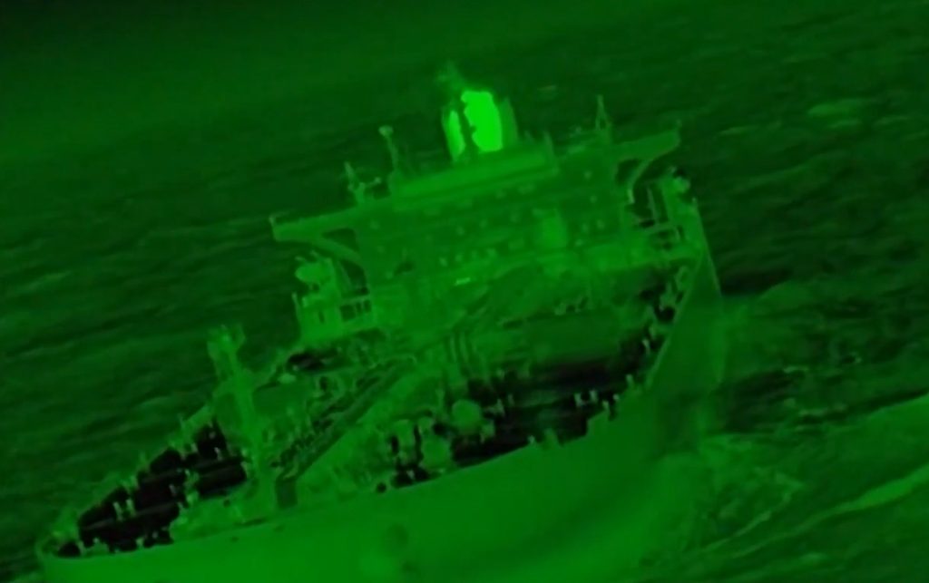 Καρέ καρέ το «Ρεσάλτο» Γάλλων κομάντο σε τάνκερ του ρωσικού «σκιώδους» στόλου