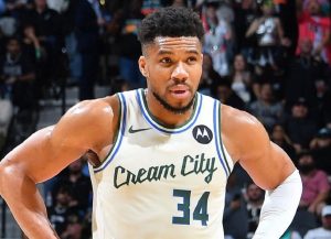 Οι Μπακς κινούνται για μεγάλη μεταγραφή προκειμένου να πείσουν τον Γιάννη να παραμείνει: Ποια ονόματα «παίζουν»