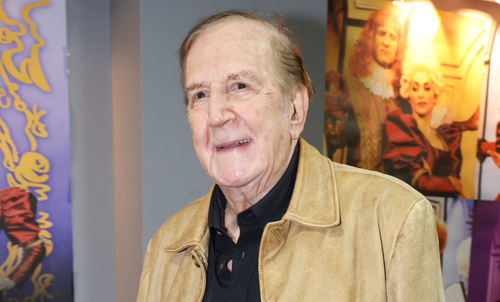 Γιώργος Κωνσταντίνου: Από τα παιδικά τραύματα στη σκηνή – «Ο πατέρας μου ήταν πολύ αδιάφορος άνθρωπος»