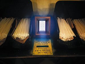 POS δίπλα στο παγκάρι: Σε αυτήν την εκκλησία ανάβετε κερί… κάρτα