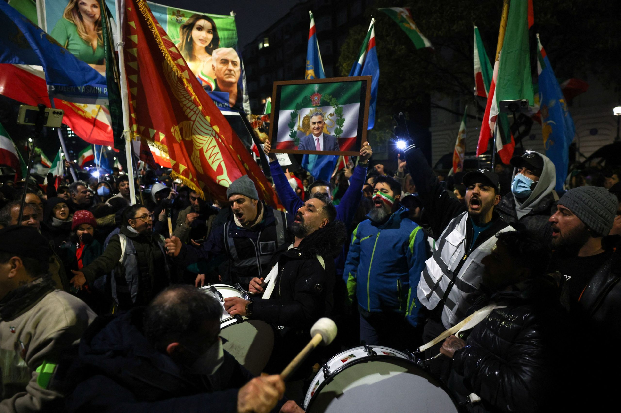 &Epsilon;&xi;έ&gamma;&epsilon;&rho;&sigma;&eta; &sigma;&tau;&eta;&nu; &alpha;&iota;&mu;&omicron;&sigma;&tau;&alpha;&gamma;ή &mu;&epsilon;&sigma;&alpha;&iota;&omega;&nu;&iota;&kappa;ή &theta;&epsilon;&omicron;&kappa;&rho;&alpha;&tau;ί&alpha;