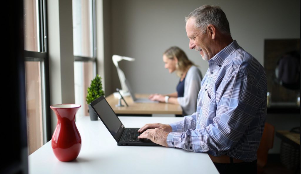 Κόμβοι Ψηφιακής Ενδυνάμωσης: Ηλεκτρονική εκπαίδευση σε ηλικιωμένους και σε άτομα με αναπηρία σε όλη τη χώρα