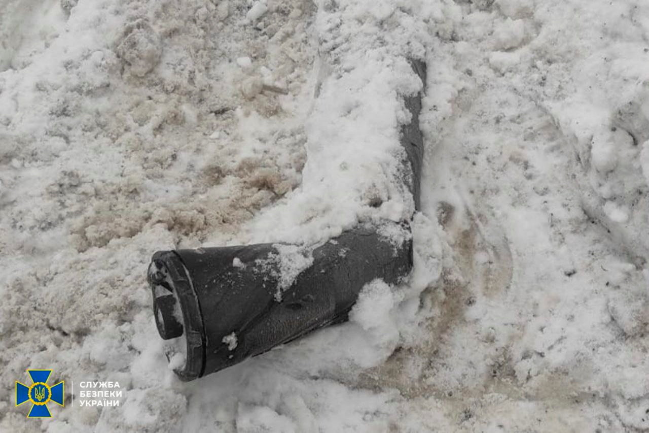 Ορέσνικ: Οι φωτογραφίες από τα θραύσματα του υπερόπλου του Πούτιν που συγκλόνισε την Ουκρανία