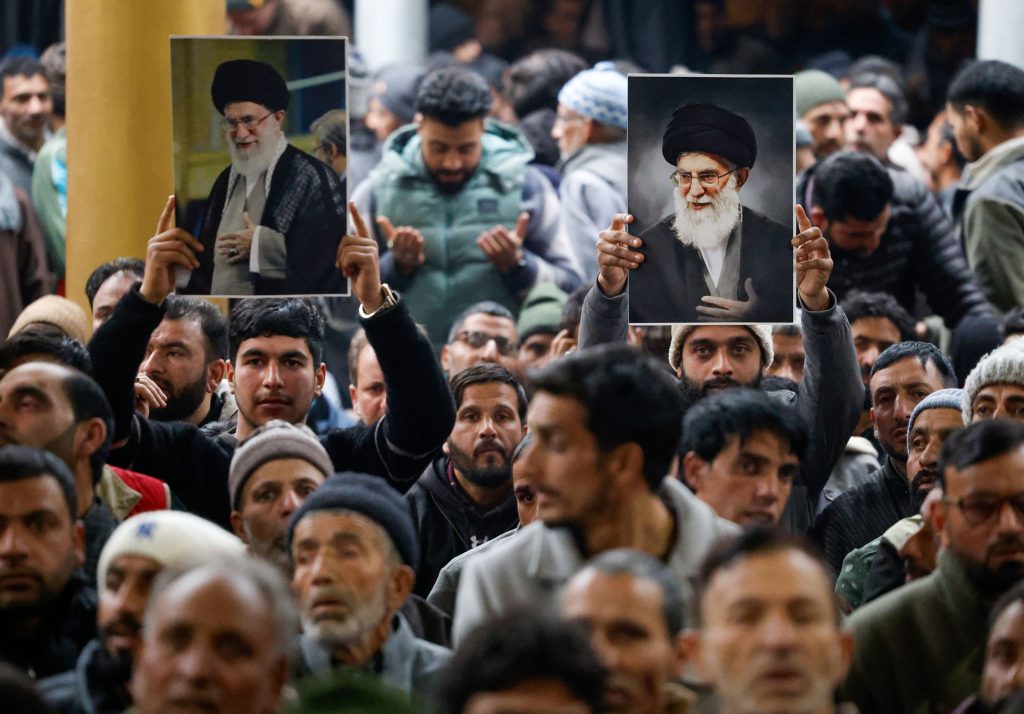 Kλίμα φόβου και οργής στο Ιράν – Ανοιχτό παραμένει το ενδεχόμενο ενός χτυπήματος από τις ΗΠΑ