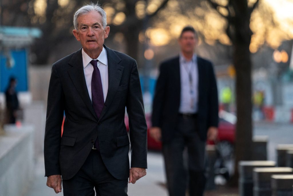 ΗΠΑ: Πάουελ, πολιτική πίεση, αντίσταση